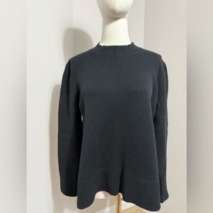 Banana republic women’s black crewneck chunky knit sweater in size small